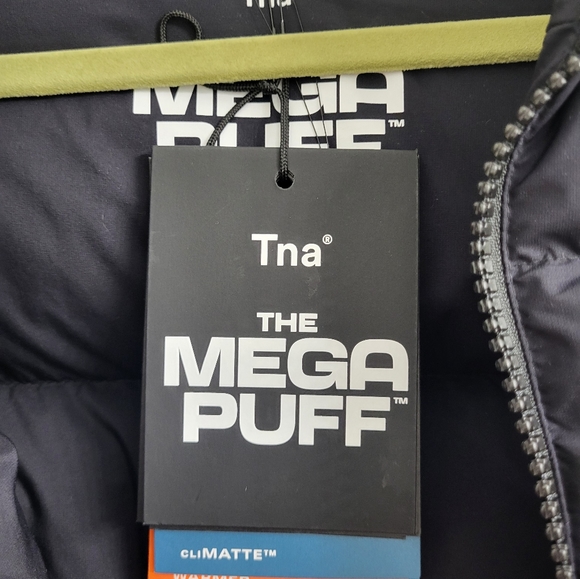 BNWT Aritzia TnA The Mega Puff Short Puffer Jacket XS - Picture 4 of 9